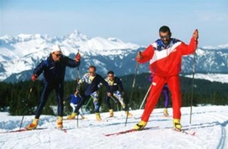  越野滑雪课程和郊游 